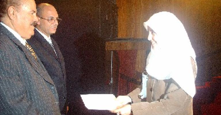 ثلاثة أشقاء يفوزون بجوائز بحوث علمية ثلاثة أشقاء يفوزون بجوائز بحوث علمية