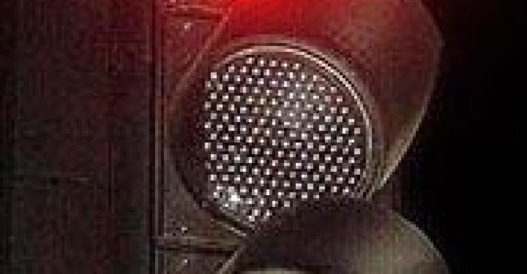 الإشارة الضوئية بين الالتزام الأخلاقي والرادع التقني الإشارة الضوئية بين الالتزام الأخلاقي والرادع التقني