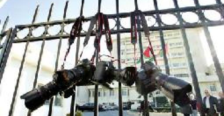 الصحفيون يتوجهون إلى الأعيان لإفشال تيار نيابي معادي للحريات الصحفيون يتوجهون إلى الأعيان لإفشال تيار نيابي معادي للحريات