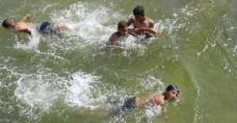 سيل الزرقاء في معرض صور