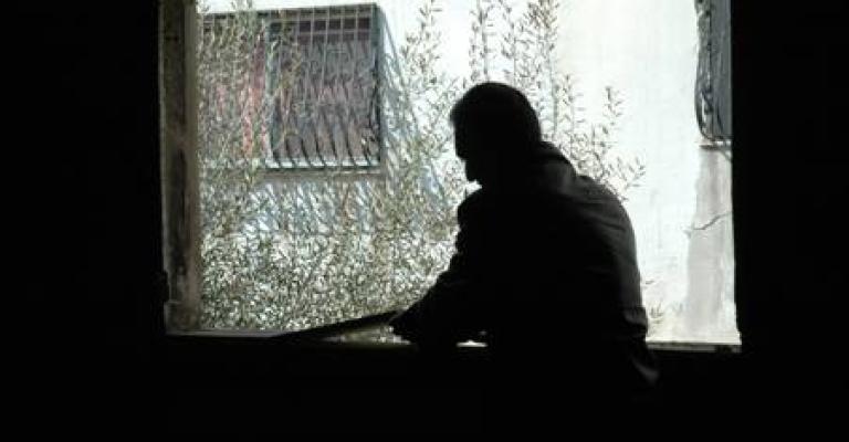 نادي مستمعي راديو البلد يوزع صهاريج مياه في مخيم اربد