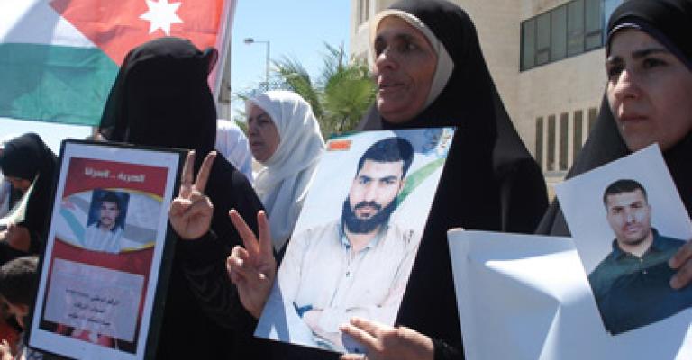 بالفيديو .. أهالي الأسرى: أفرجوا عن أبنائنا بالفيديو .. أهالي الأسرى: أفرجوا عن أبنائنا