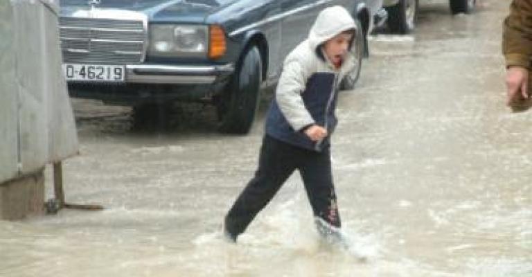 غزارة الأمطار تتسبب في تأخر عملية تصريف مياه الأمطار...(فيديو) غزارة الأمطار تتسبب في تأخر عملية تصريف مياه الأمطار...(فيديو)