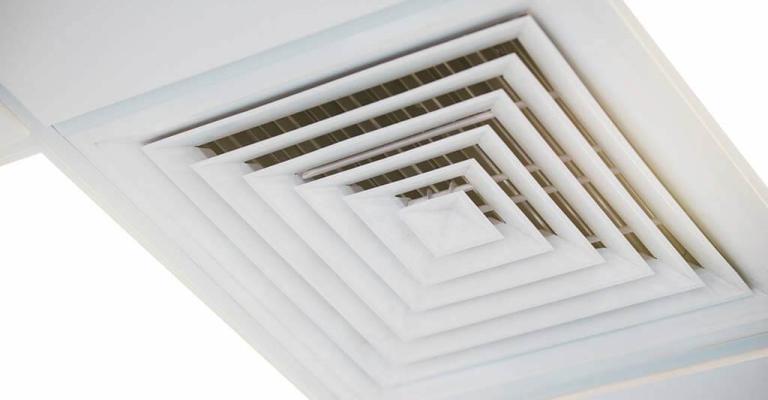 وزارة العمل تحظر على جميع المنشآت التي يتواجد بها موظفين وعمال تشغيل أجهزة التكييف المركزية 