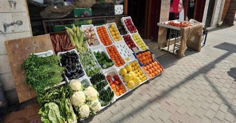 توريد 1900 طن من الخضار والفواكه إلى السوق الخميس