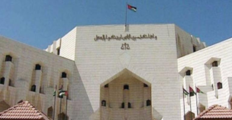 المجلس القضائي يقرر تأجيل حبس كل محكوم في مدين مدني لا يتجاوز 100 ألف والافراج عنهم ومنع سفرهم