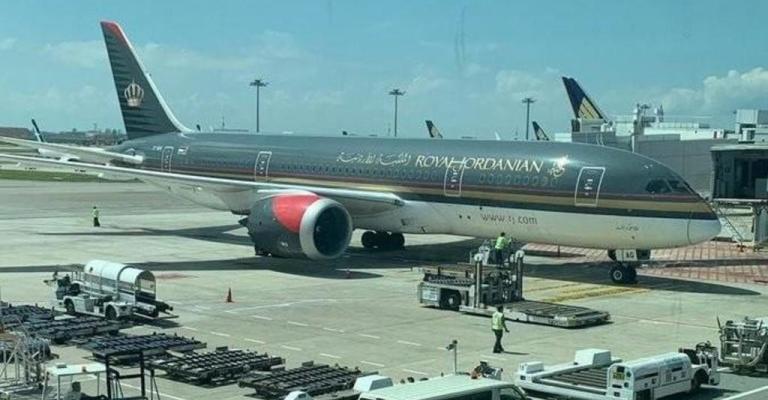 طائرة تحمل أجهزة كشف الفيروس في طريقها إلى الأردن