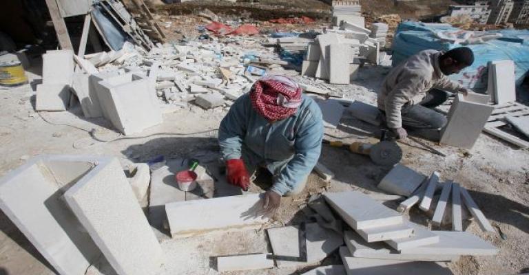 "تمكين" يرصد شكاوى لعمال وعاملات في قطاعات مختلفة