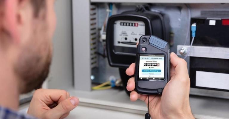 التأخر بقراء عدادات الكهرباء لن يرتب كلفا إضافية على المشتركين التأخر بقراء عدادات الكهرباء لن يرتب كلفا إضافية على المشتركين