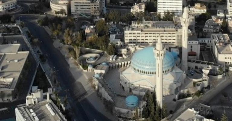 تكون الأجواء صيفية عادية في أغلب المناطق، وحارة في الأغوار والبحر الميت والعقبة