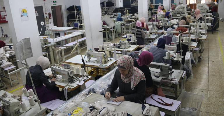 جانب من مصنع ألبسة في كفرنجة بمحافظة عجلون