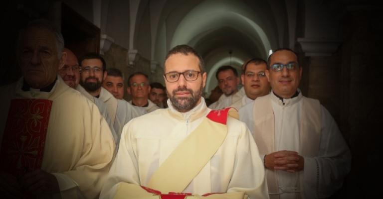 الأب فراس عبد ربه من كهنة البطريركية اللاتينية في القدس