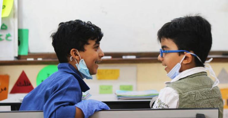 طالبان يعودان للدراسة وجاهيا (وكالات)