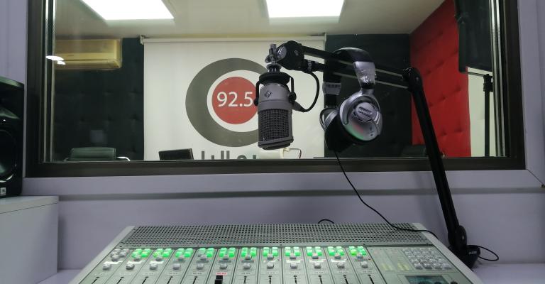 استديو راديو البلد92.5
