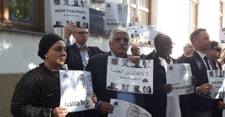 أرشيفية- داود كتاب في المنتصف