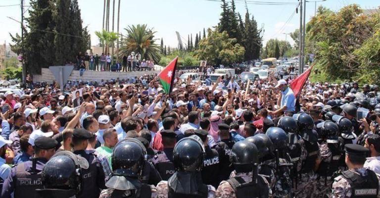 أرشيفية اعتصام لنقابة المعلمين