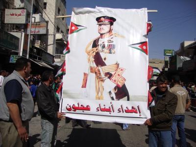 حواجز أمنية بين مسيرة وسط البلد ومسيرة موازية تأييدا للملك (صور)