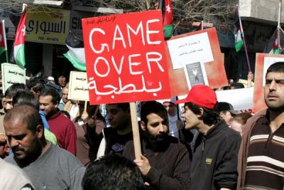 حواجز أمنية بين مسيرة وسط البلد ومسيرة موازية تأييدا للملك (صور)