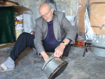 حِرَفٌ نَادِرَةٌ ظلت خلف اللاجئين في أحياء دمشق