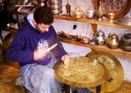 حِرَفٌ نَادِرَةٌ ظلت خلف اللاجئين في أحياء دمشق