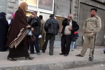 مواطنون يقدمون طلبات مساعدة مالية للديوان الملكي