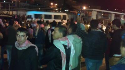 منع مسيرة حي الطفايلة من الوصول للديوان - فيديو وصور منع مسيرة حي الطفايلة من الوصول للديوان - فيديو وصور