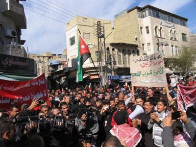  احتكاكات محدودة بعد انتهاء اعتصام الحسيني - فيديو وصور