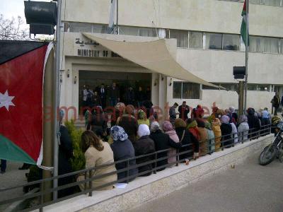 معتصمو البلديات للوزير : ارحل ارحل –صور معتصمو البلديات للوزير : ارحل ارحل –صور