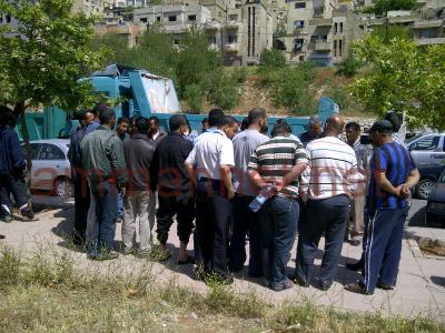 اعتصام بالآليات الثقيلة امام الامانة – صور 