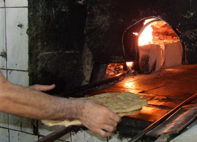 شبح الزوال يخيم على حرفة الخباز في الزرقاء (فيديو)