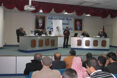 مواطنون في الزرقاء يحتجون على تأييد نوابهم رفع الدعم عن الخبز مواطنون في الزرقاء يحتجون على تأييد نوابهم رفع الدعم عن الخبز