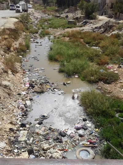 السلطة تتعهد بحل مشكلة فيضان مجاري وادي الحجر قبل العيد السلطة تتعهد بحل مشكلة فيضان مجاري وادي الحجر قبل العيد