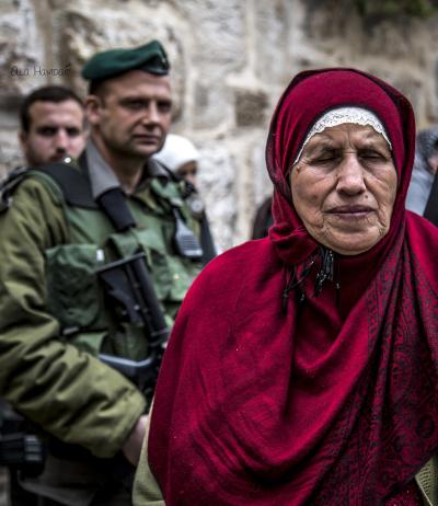 "الاء حمدان" فوتغرافيه شابة تختزل الجمال في صورة