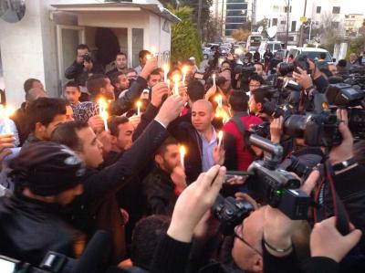 وقفة تضامنية أمام السفارة اليابانية في عمّان وقفة تضامنية أمام السفارة اليابانية في عمّان