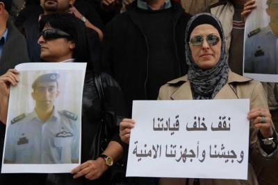 وقفة لنقابة الصحفيين تنديداً باغتيال الكساسبة وقفة لنقابة الصحفيين تنديداً باغتيال الكساسبة