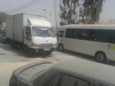 شكوى من ازدحامات الشارع المؤدي الى المدخل الغربي للمجمع الجديد