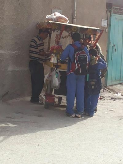 البلدية تتوصل لحل "هاتفي" لمشكلة تراكم النفايات حول مدرسة الليث