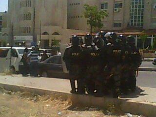 رجال أمن بالزي المدني يعتقلون معتصمين بـ"الرابية" (صور)