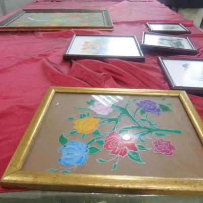 معرض تشكيلي لفنانين سوريين يرسم آمال وآلام اللاجئين