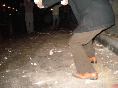 المستشفيات المحيطة بالداخلية تستقبل عشرات الإصابات بعضها خطيرة 