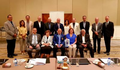 محافظ المنطقة ٢٥٤٢ يزور نادي روتاري عمان كوزموبوليتن