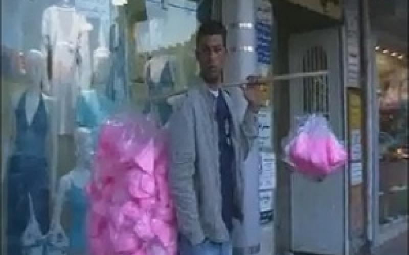 رحلة بائع شعر البنات.. بالفيديو