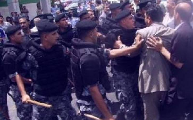 اقتحام مركز اقتراع ثالثة الكرك ومسيل دموع في الخامسة 