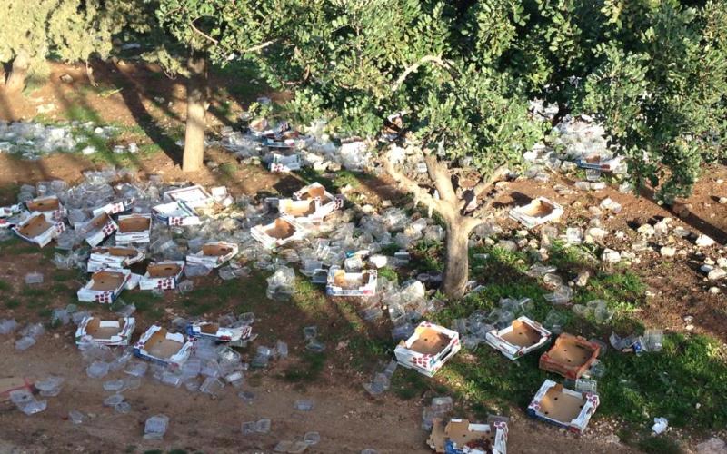 مخلفات الباعة المتجولين على طريق المطار- عدسة عبدالله المبيضين/فيسبوك 