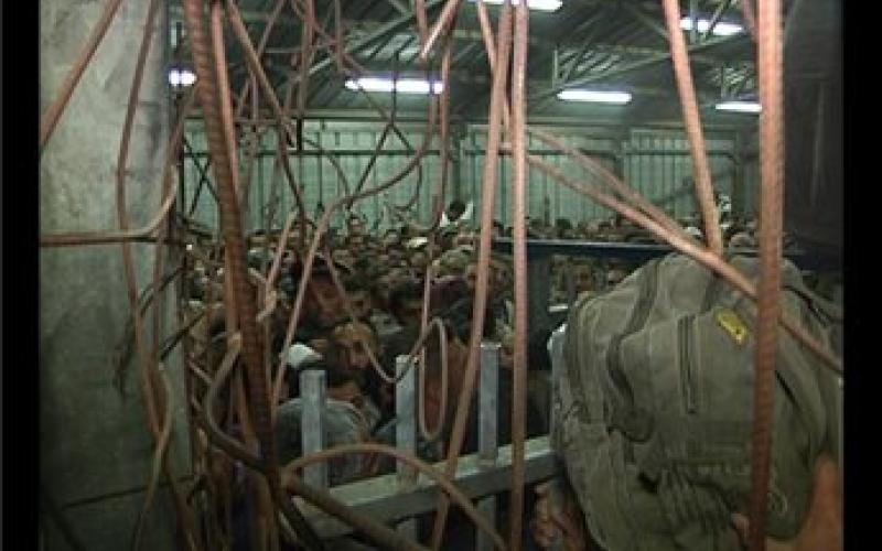 العمال الفلسطينيون.. رحلة شقاء واذلال على معبر ترقوميا