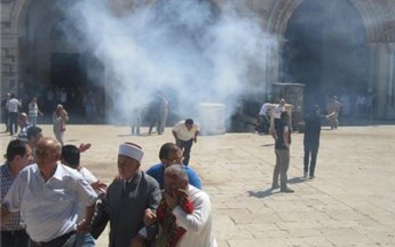 مواجهات في باحات الأقصى بعد صلاة الجمعة
