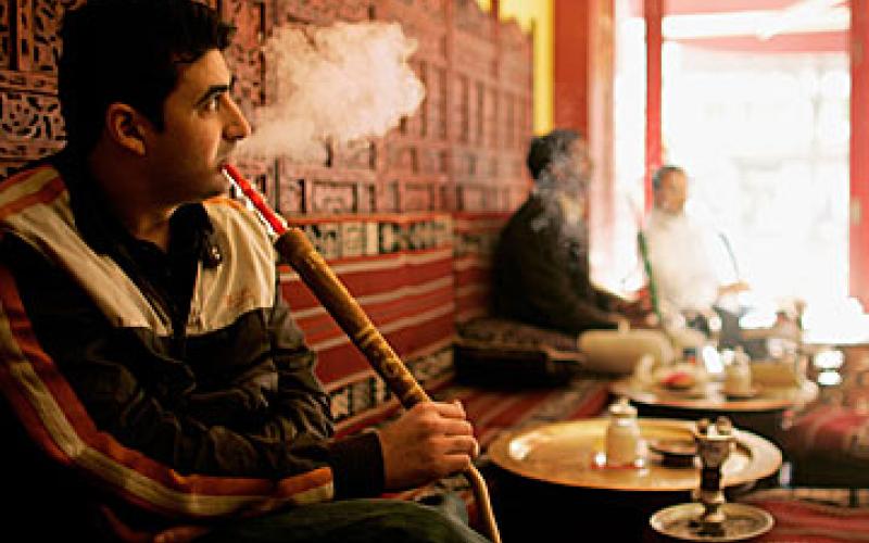 الحكومة توافق على ترخيص الأراجيل في المقاهي بشروط- صوت