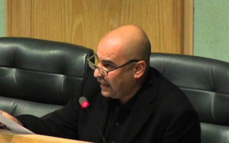 خوري احتجاجاً على قانون "الطوائف": أنا مسلم - فيديو