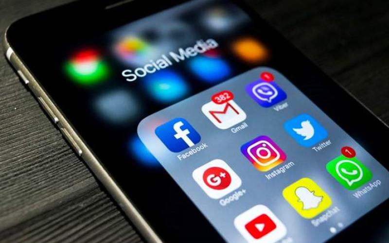 كيف تؤثر منصات التواصل الاجتماعي سلبا على صحتك العقلية؟