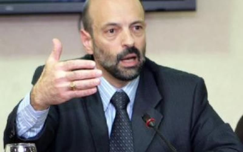 Al-Razzaz: Employment is remedy for economy crisis